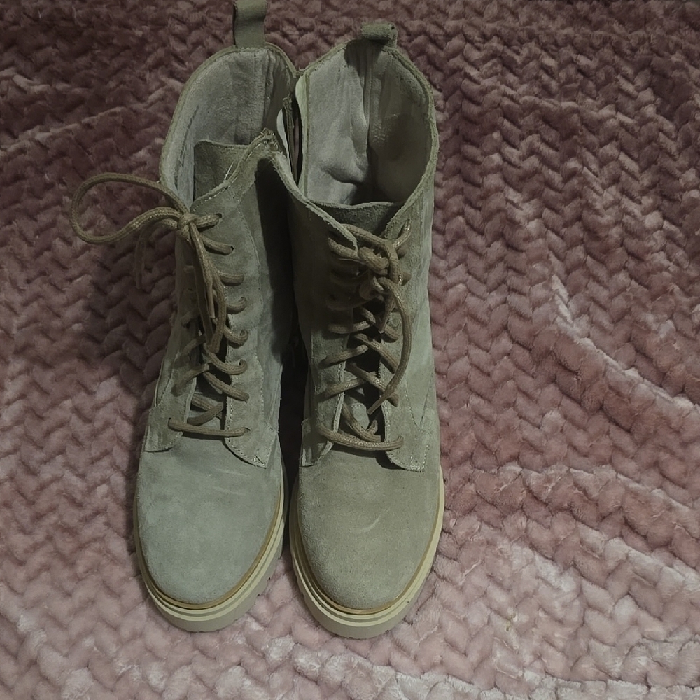 Stylish Women's Gray Lace-Up Boots